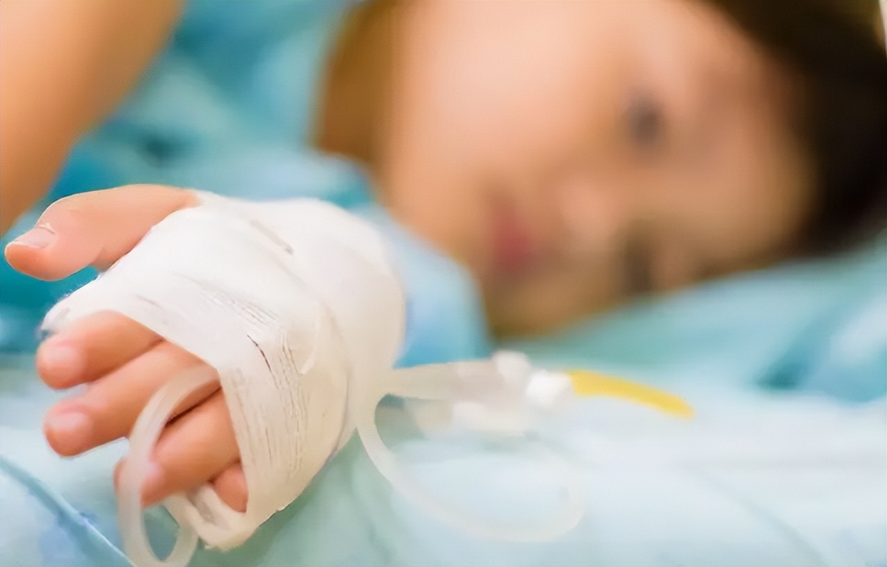 坑人！药浴中心用滚药包给孩子治皮肤，孩子昏迷4天，后果可怕