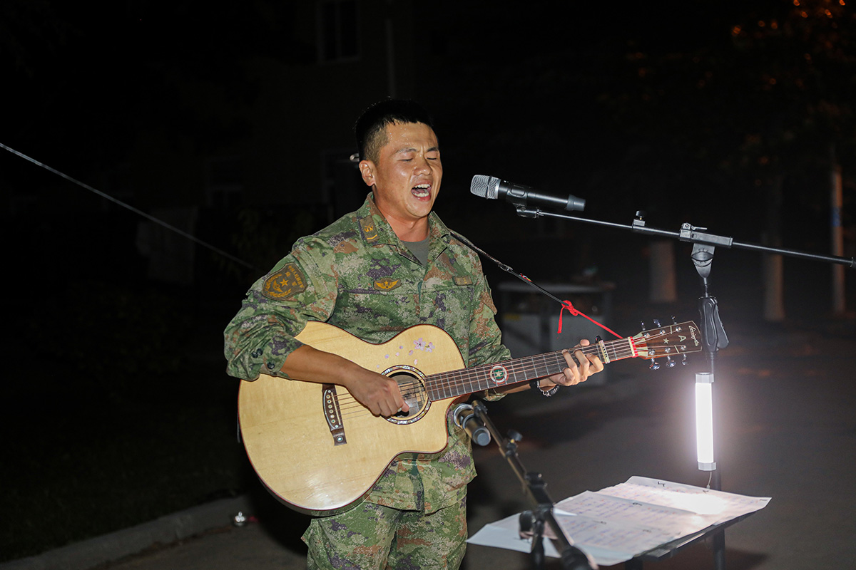 第71集团军：欢声笑语庆国庆，群众性文化活动暖兵心！