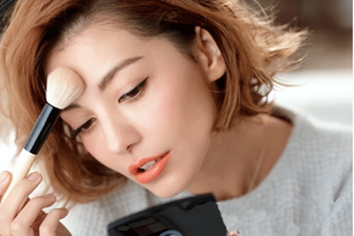 如何打扮自己又年轻又时尚,如何打扮自己才能吸引男性