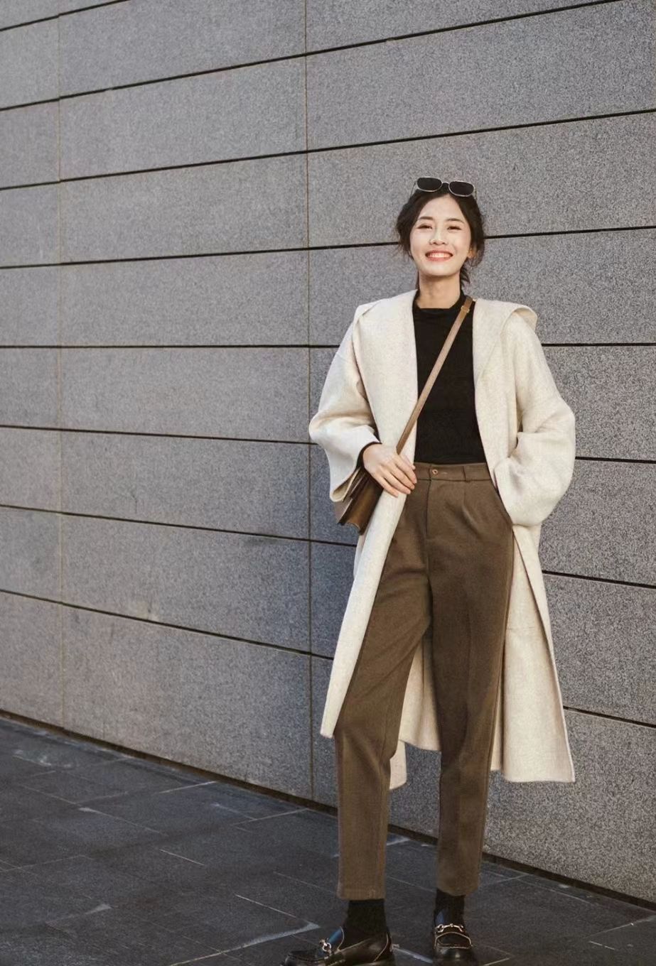 双面呢大衣能搭直筒牛仔裤吗,大衣搭配工装裤子