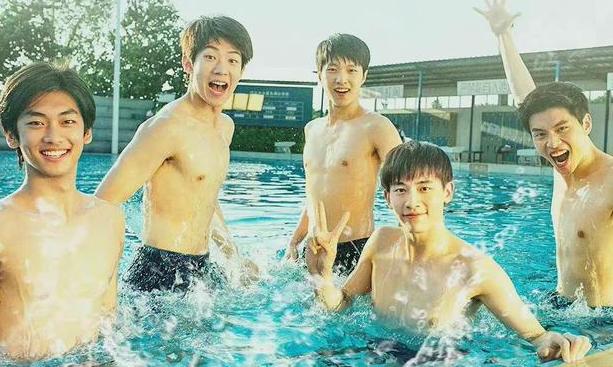 不请流量、不谈恋爱,电影《五个扑水的少年》如何逆袭成为黑马?