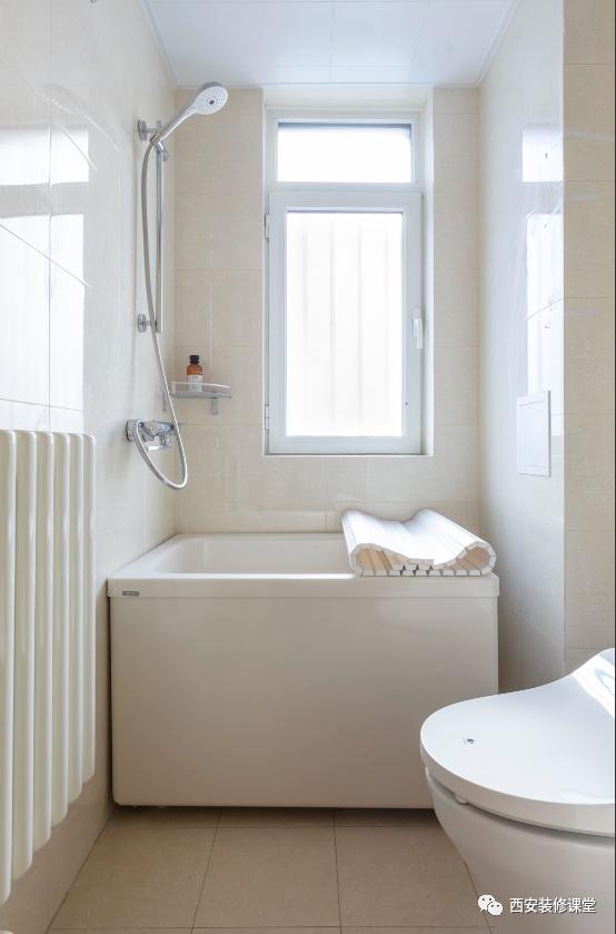 三室二厅简约大白墙原木,135平米大白墙原木风