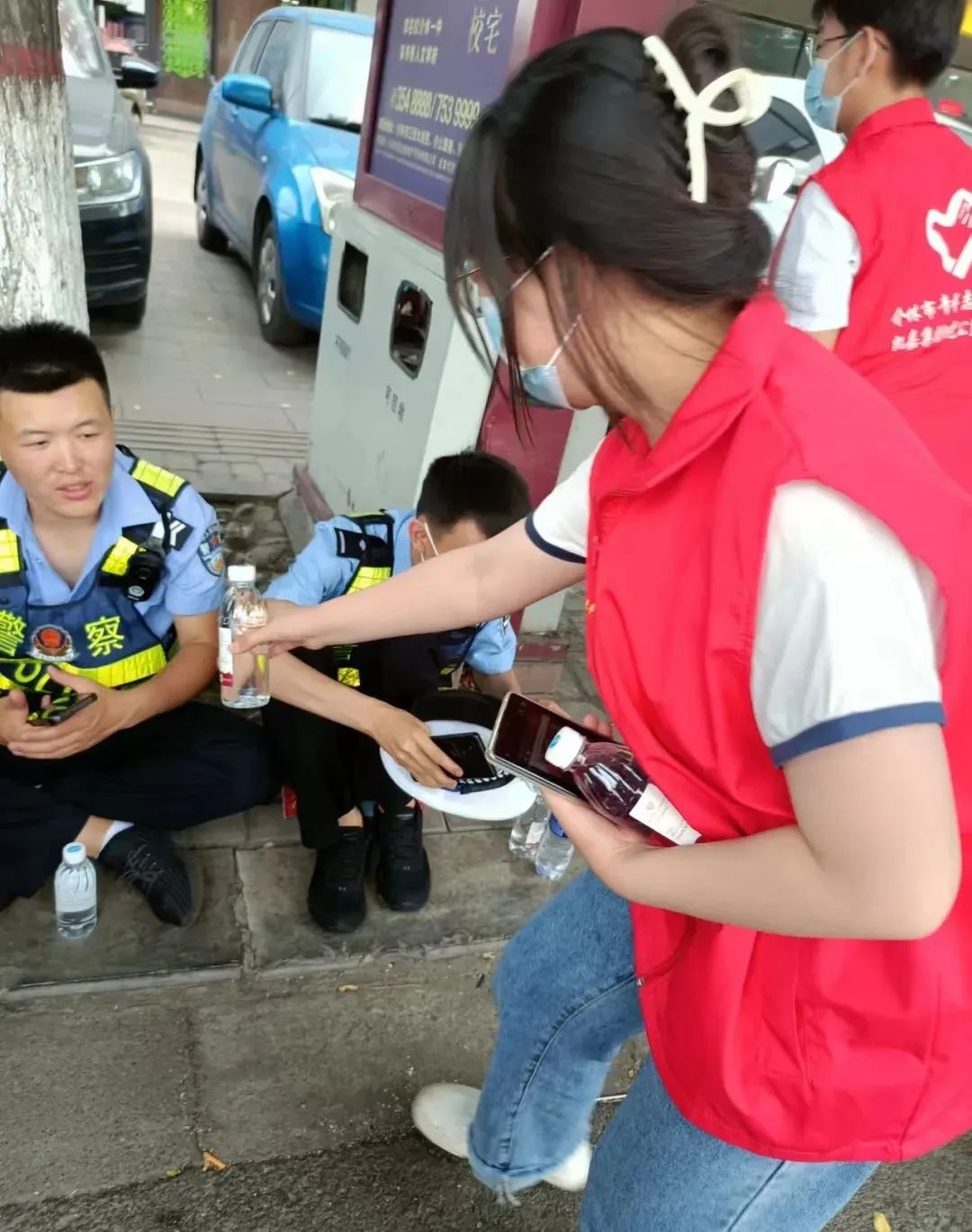 介休青志协红马甲为你护航，愿你旗开得胜，未来闪闪发光