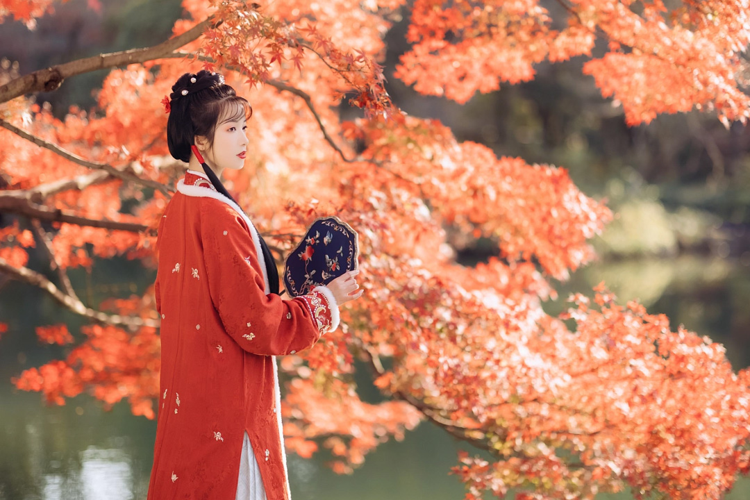 冷枫染红，霜叶流丹。不读这20首红叶诗词，辜负秋光烂漫