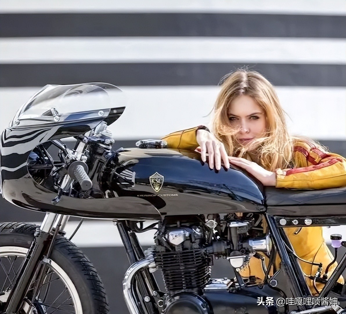 阿汤哥壮志凌云骑摩托片段,川崎复古车z900rs视频