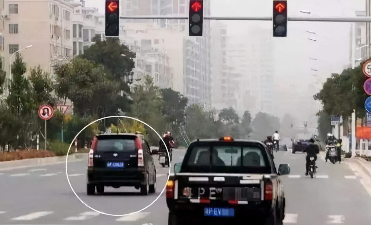 左转闯红灯了多久收到违章信息,闯红灯一般几天能收到违章通知