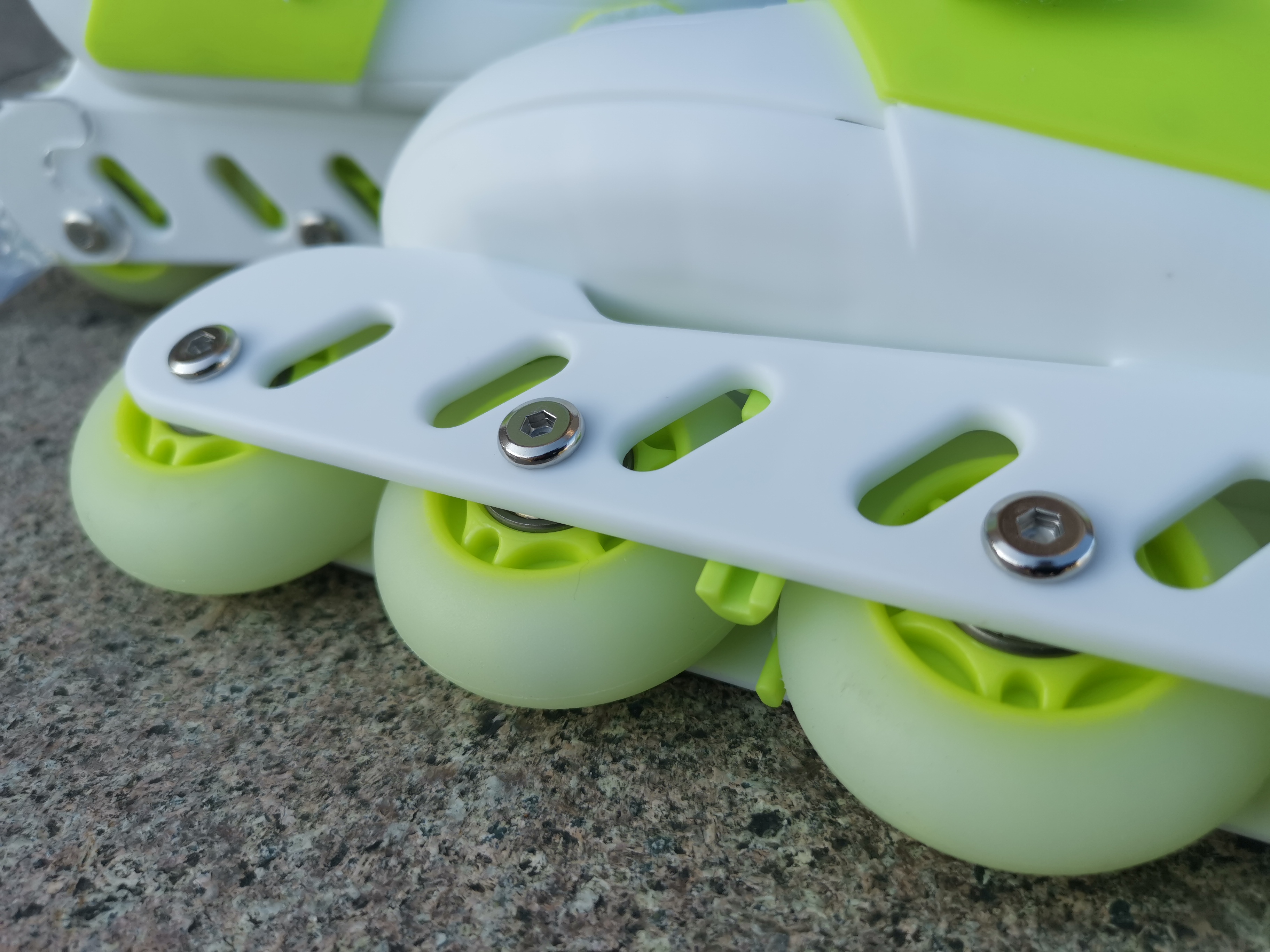 酷骑轮滑鞋r1r2,轮滑初学者适合哪种轮滑鞋