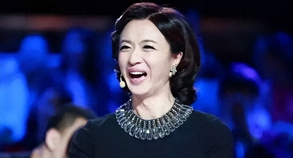 做完变性手术后的金星，在和女人一起洗澡时，会动心吗？