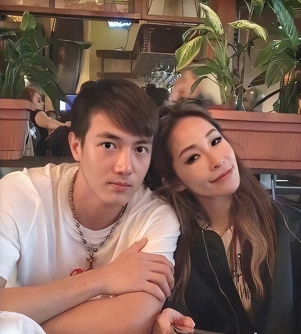 萧亚轩最新公布恋情,萧亚轩近期恋情