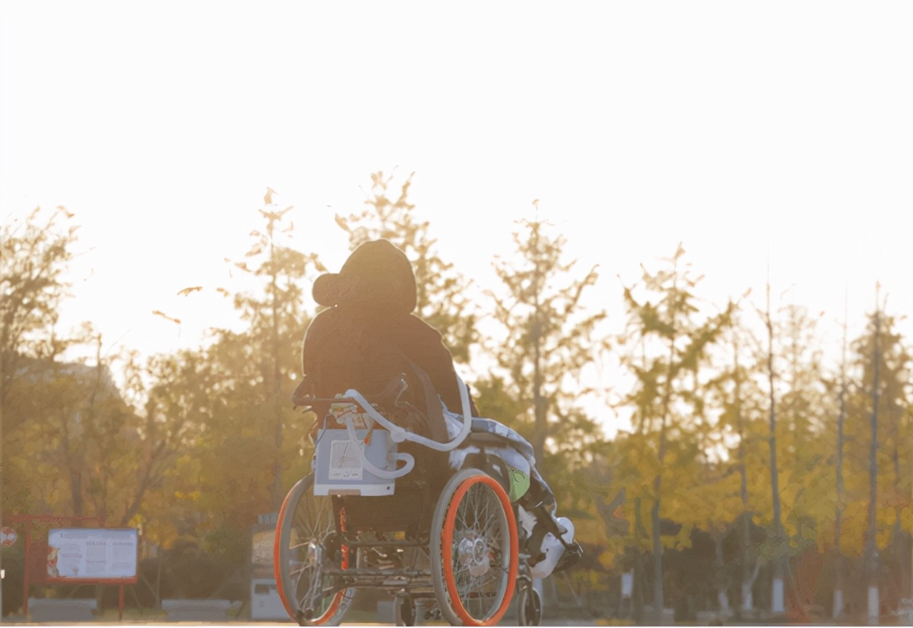 高位截瘫消防员朱铭骏还活着吗,29岁截瘫消防员朱铭骏怎么样了