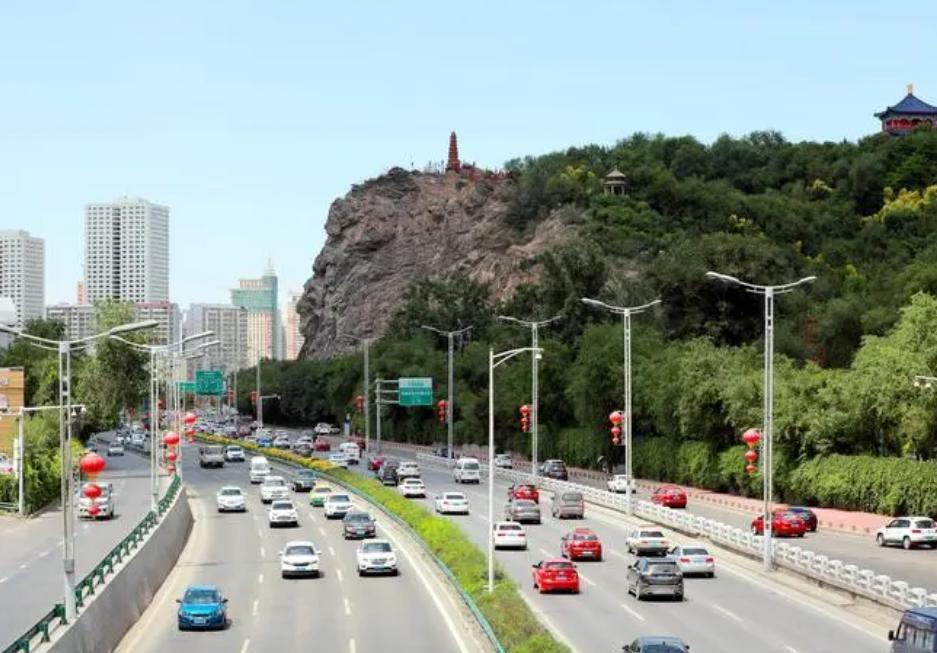 在乌鲁木齐每个人的生活都不容易,在乌鲁木齐生活好吗