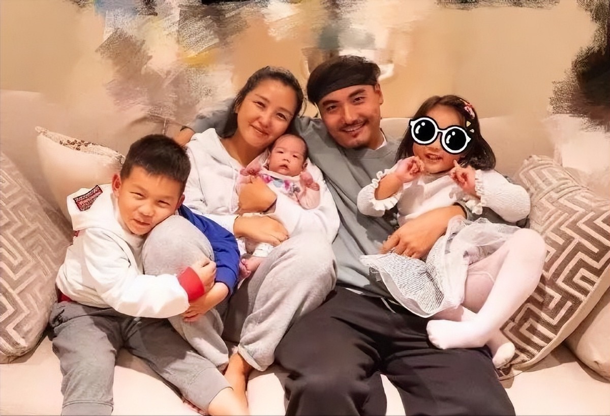 从爆红到无人问津苏醒,何洁当时的事业陷入了低迷期