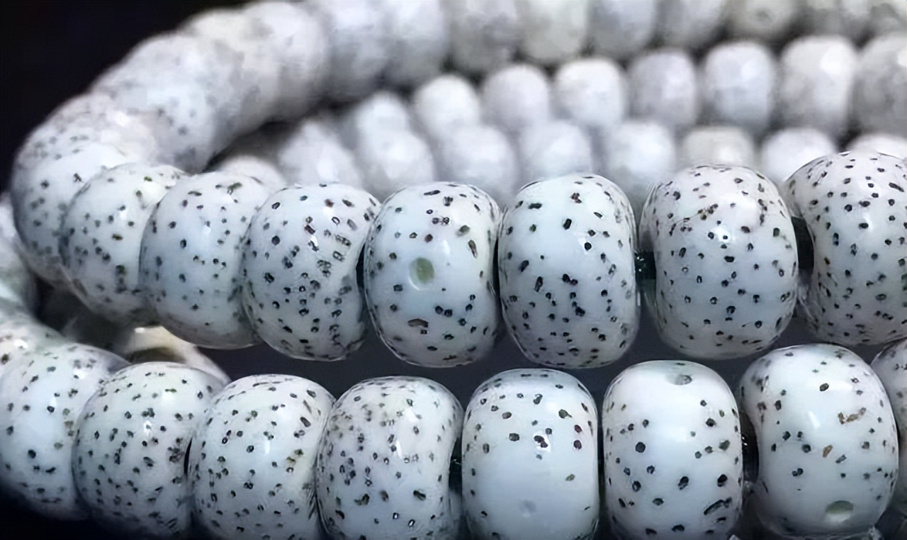 星月菩提奶油黄是什么,星月菩提如何盘玩成白的