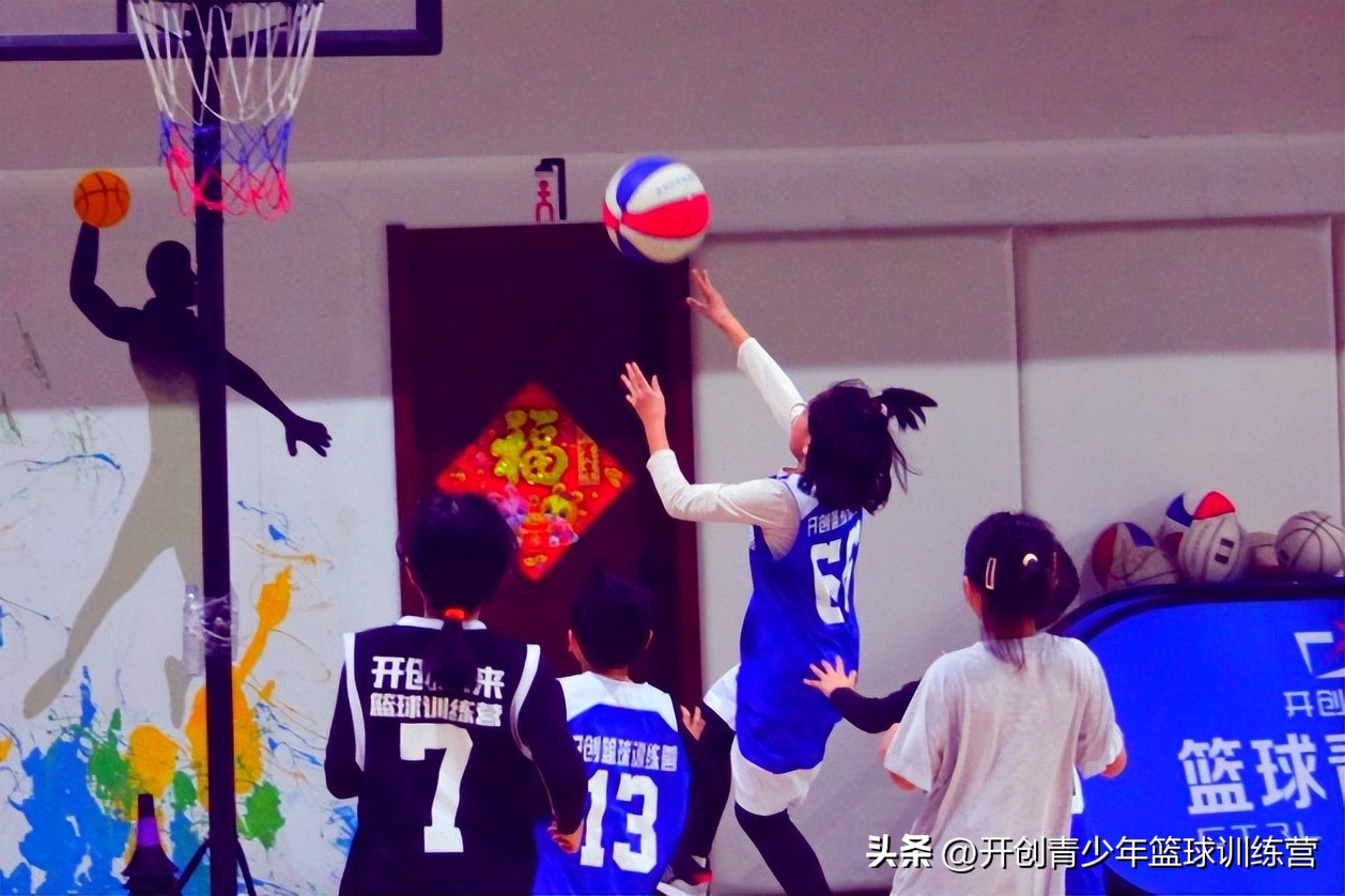 巾帼不让须眉谁说女子不如男动漫,对篮球运动的热爱之情