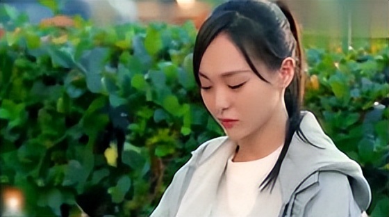 人走茶凉苏芒：封杀唐嫣被章子怡踹掉，毁伊能静婚礼被洪晃暗讽