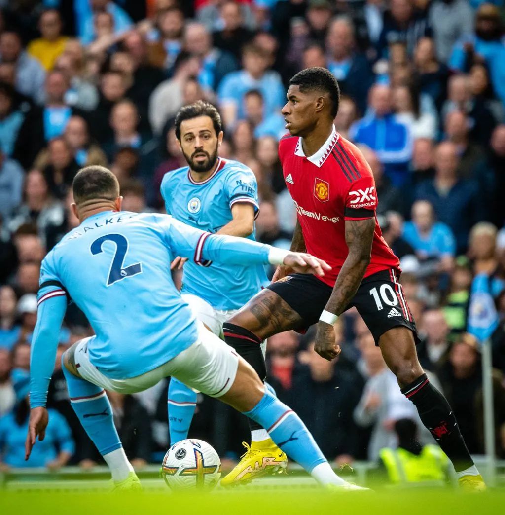 曼城球员看自己比赛,曼城4比1胜曼联集锦