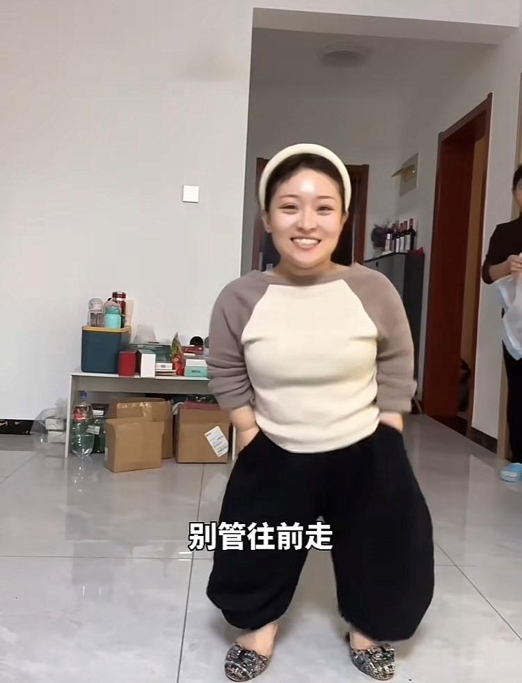 侏儒网红李会娟穿婚纱,侏儒症李会娟抖音