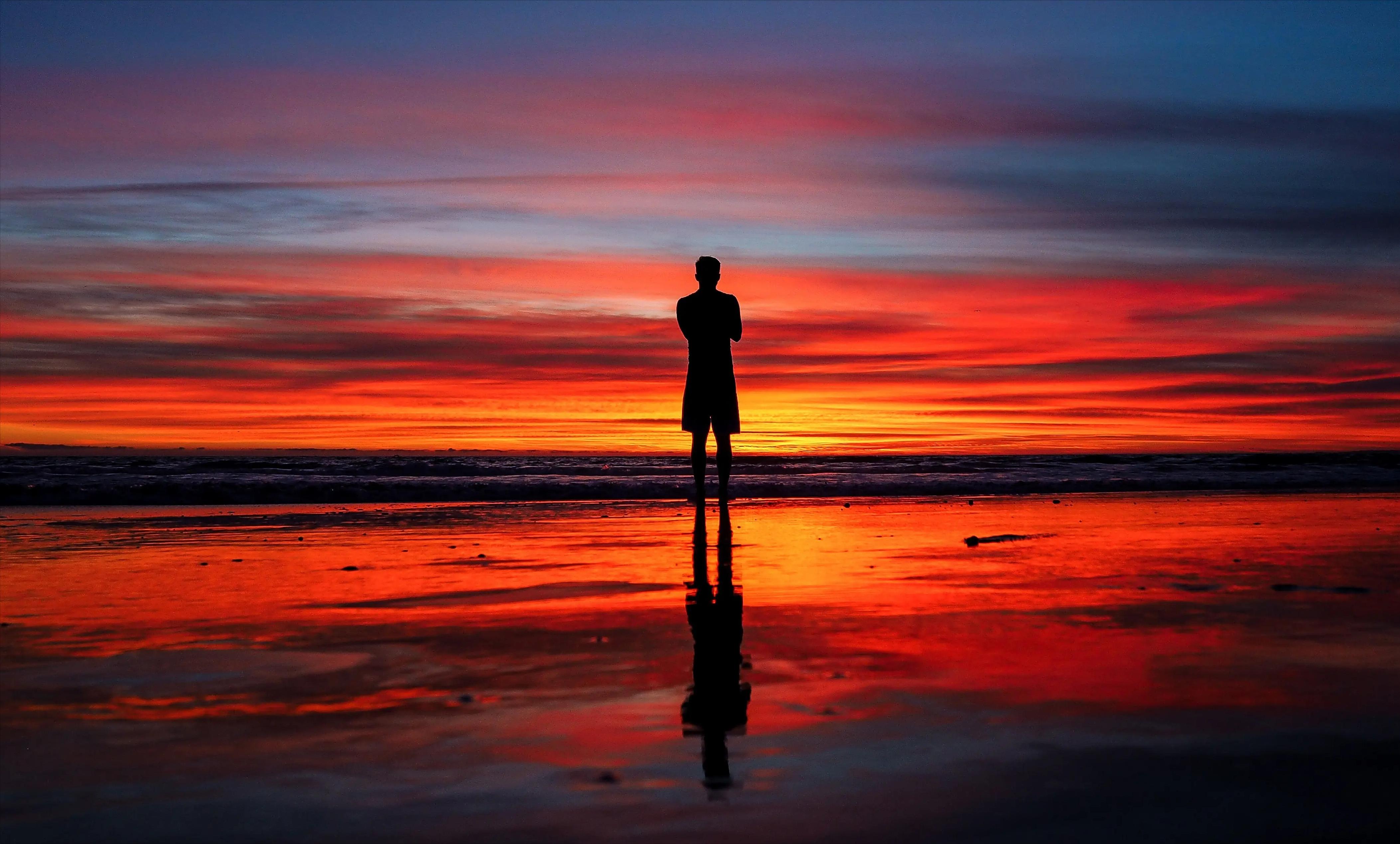 火葬场抬尸禁忌故事,土葬火葬场烧尸民间故事