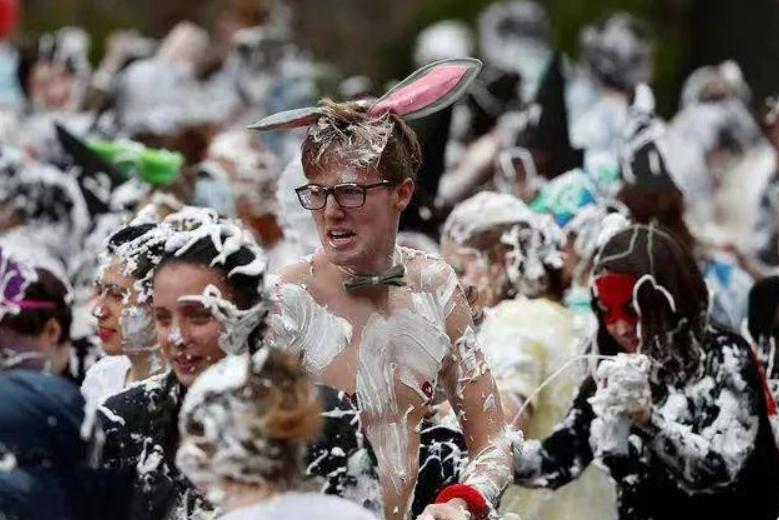 英国奇葩的节日,英国奇葩节日