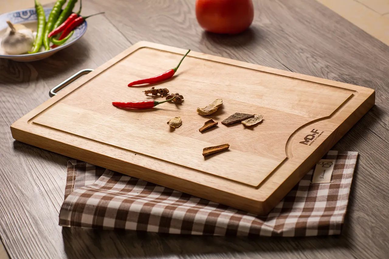 如何防止砧板发霉开裂,砧板发霉了用开水烫还能用吗