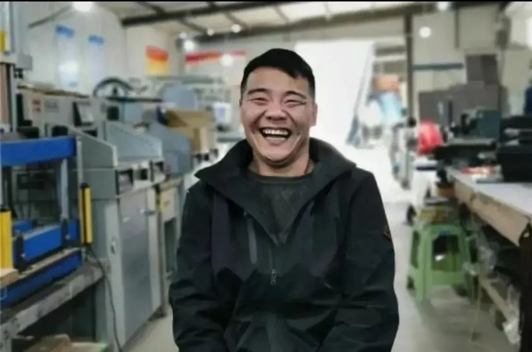 被骂“狗都不如”的脑瘫少年,带着35名残疾人创业年入1000万!背后的女人更让我感动