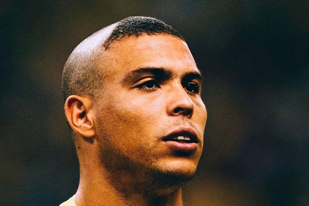 2002世界杯罗纳尔多发型什么寓意,罗纳尔多阿福头型是模仿谁