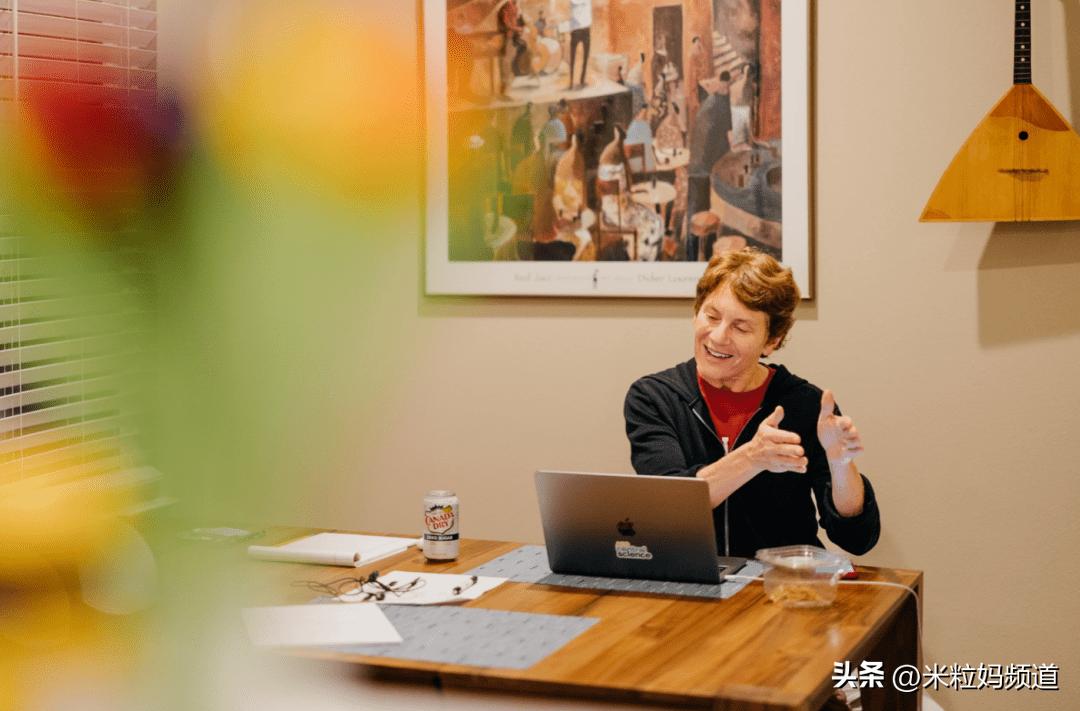 当年踢球进哈佛，给自己当博导的女生，如今怎么样了？