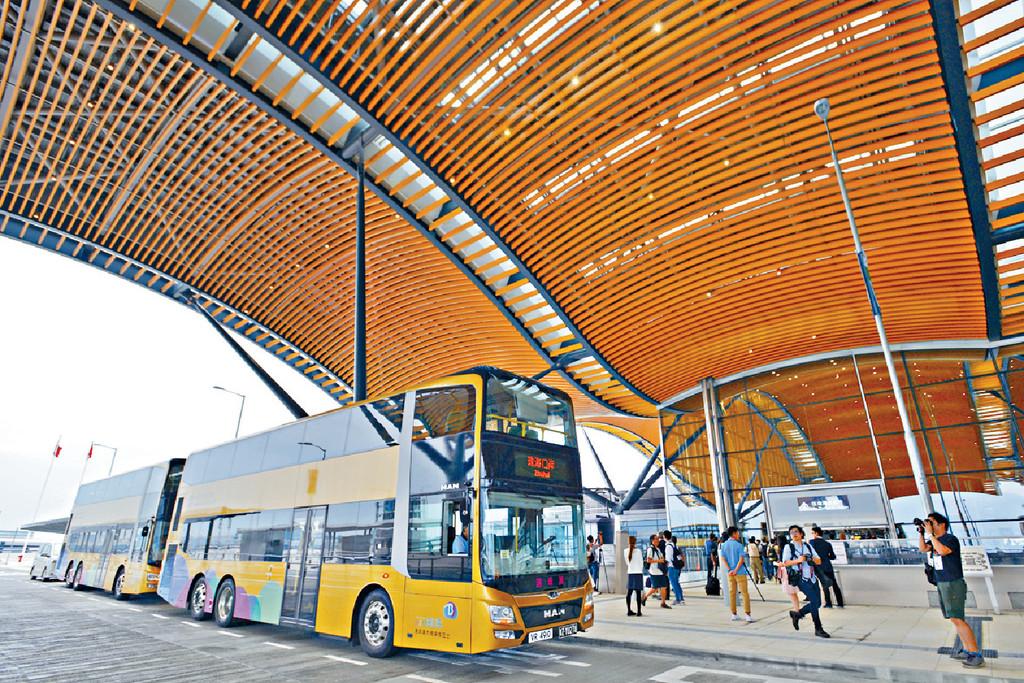 港生回内地开学难比登天，过关巴士票价上万！特别方案马上出台