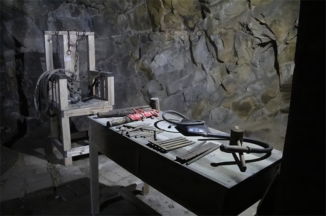 白公馆的真实历史,重庆渣滓洞白公馆五星红旗