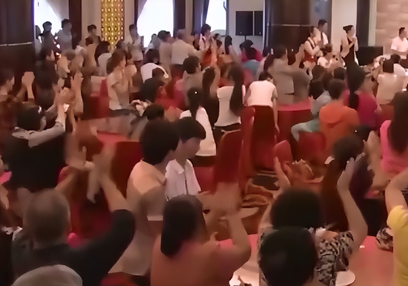 67岁老汉冒充少将被骗10万,六旬老人冒充军人被骗