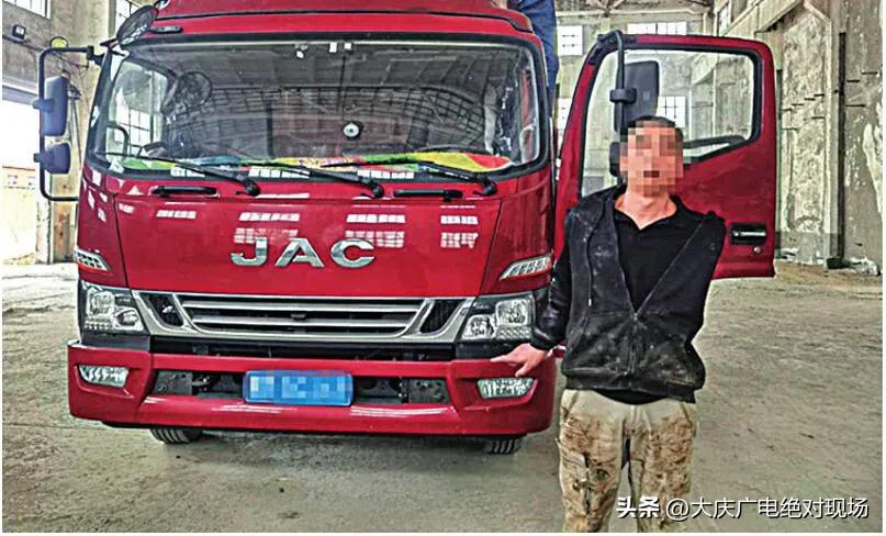 大庆市警方打掉特大涉油犯罪团伙，收缴原油15吨