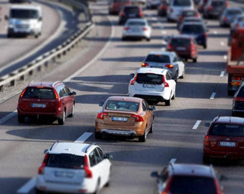 汽车不开最好不要停放多久,汽车一般可以放多久不开没事