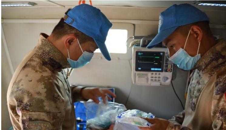 非洲孩子得了“绝症”，母亲放弃治疗，中国医生用一片药把她治好