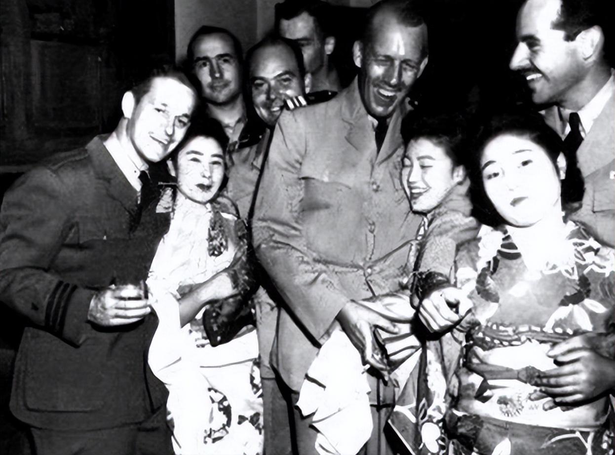 日本慰安夫:美国女兵的专属男宠,一天要接待十几位客人