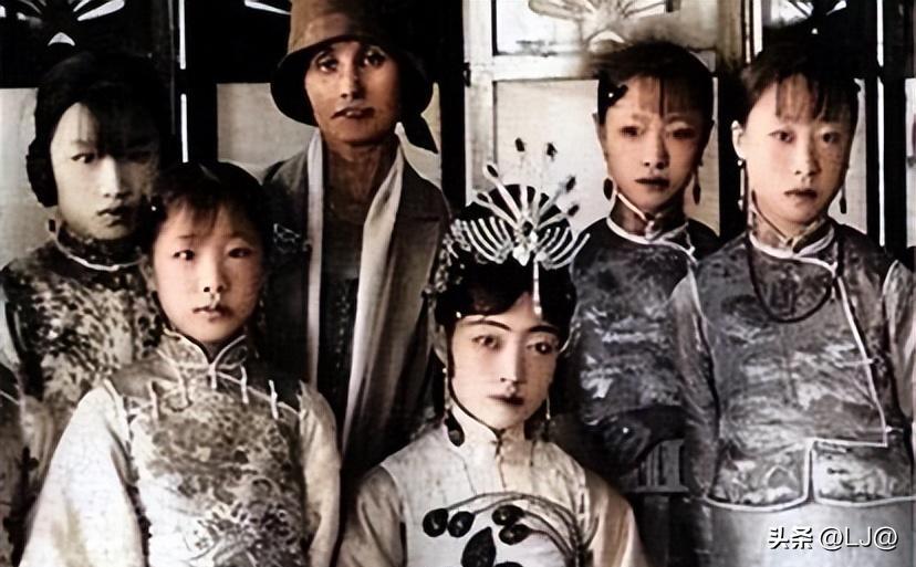 50年代处刑老照片图文,晚清犯人被打板子