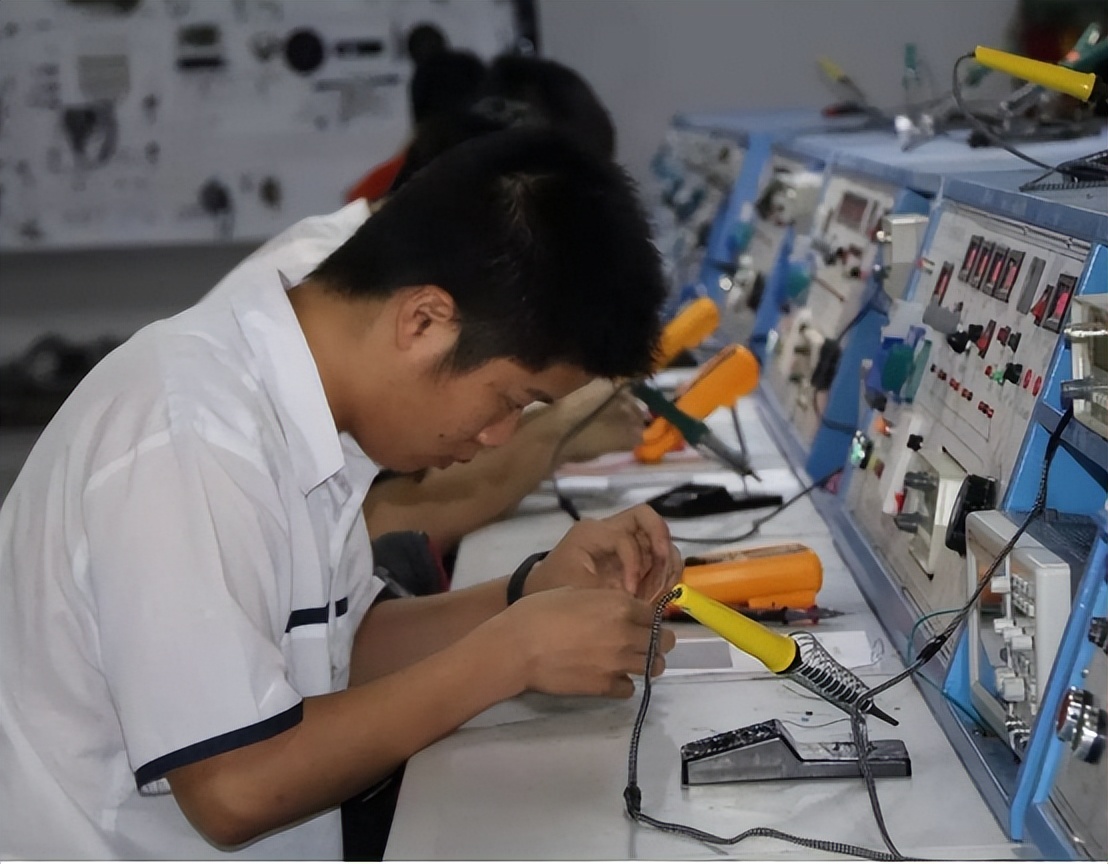 去加拿大干电焊工靠谱吗,加拿大电焊工学徒工资