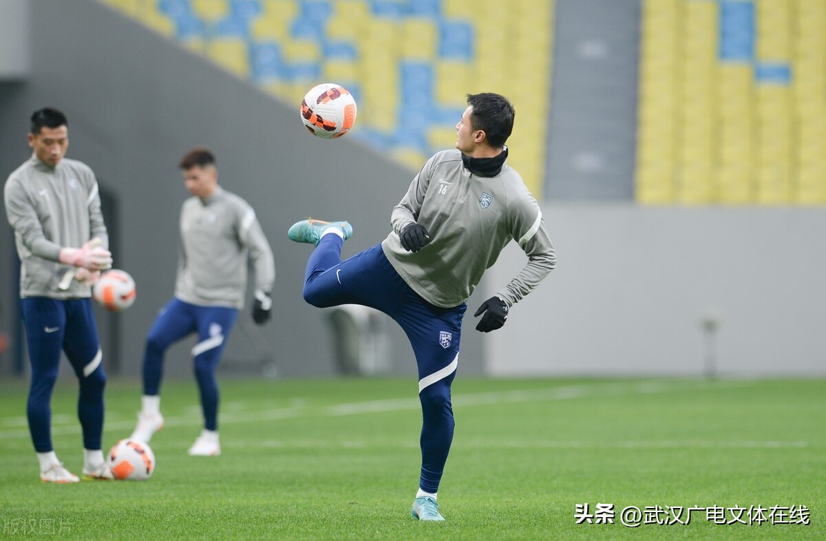 武汉三镇主场看球,武汉三镇比赛球迷现场