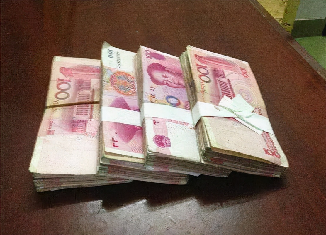 道路坑洼导致车胎破损保险能报吗,路面凹坑导致爆胎怎么赔偿