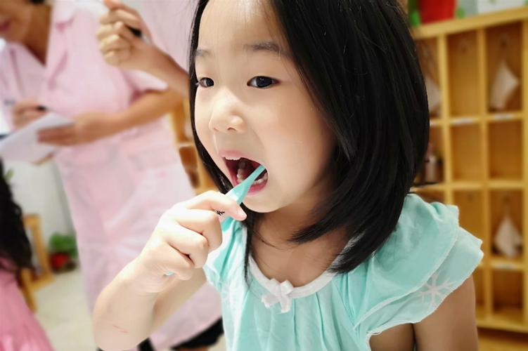 口腔溃疡含维c特别疼,口腔溃疡可以同时吃维b2和维c吗