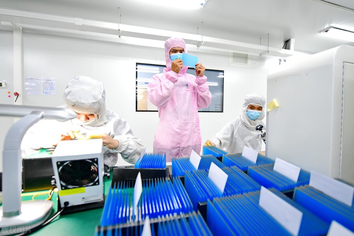 最近荷兰卖给中国光刻机了吗,荷兰对中国光刻机进展最新表态