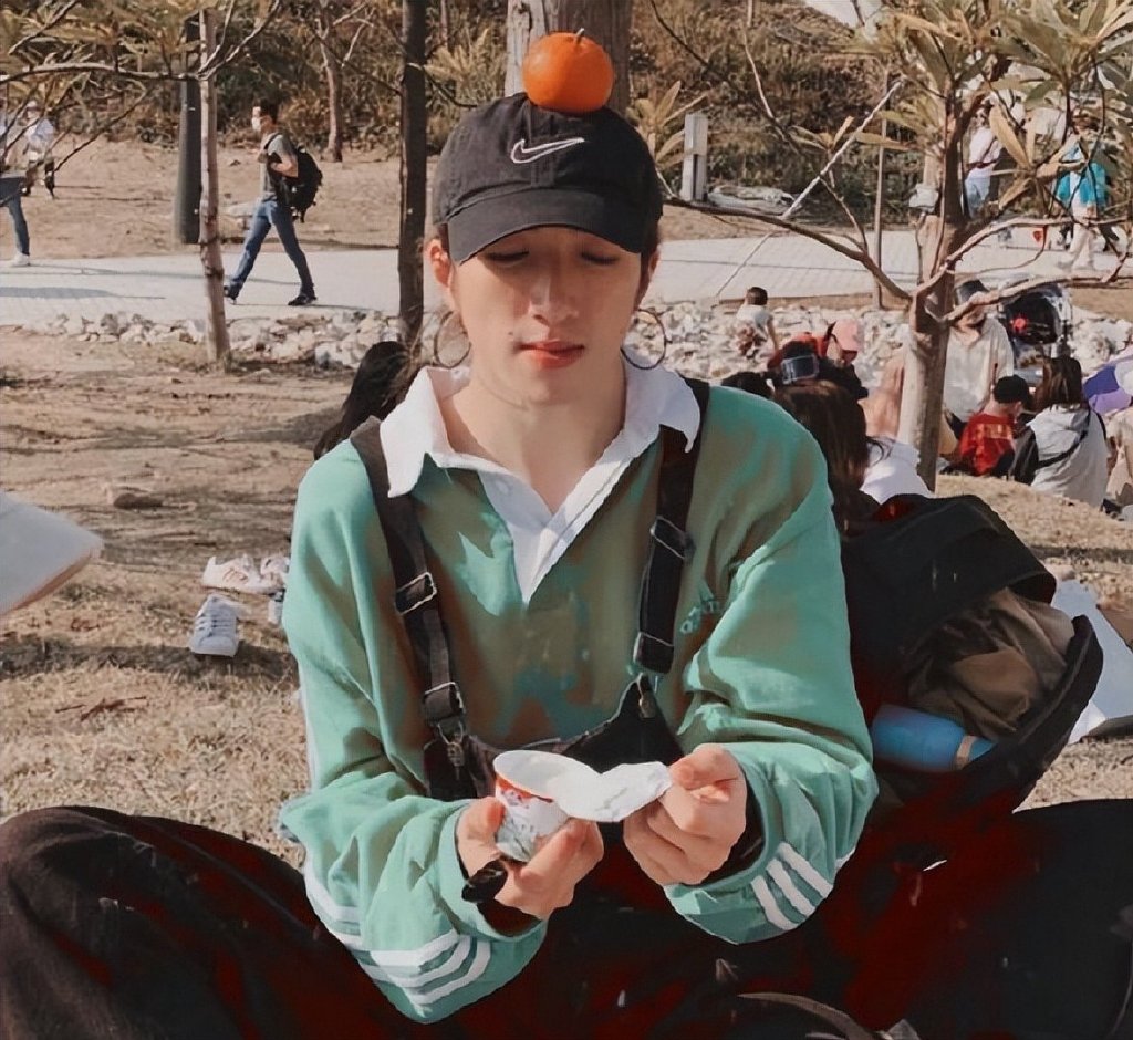 李启言已完成针灸治疗，四肢仍瘫痪，父亲跟哥哥剃光头为其打气