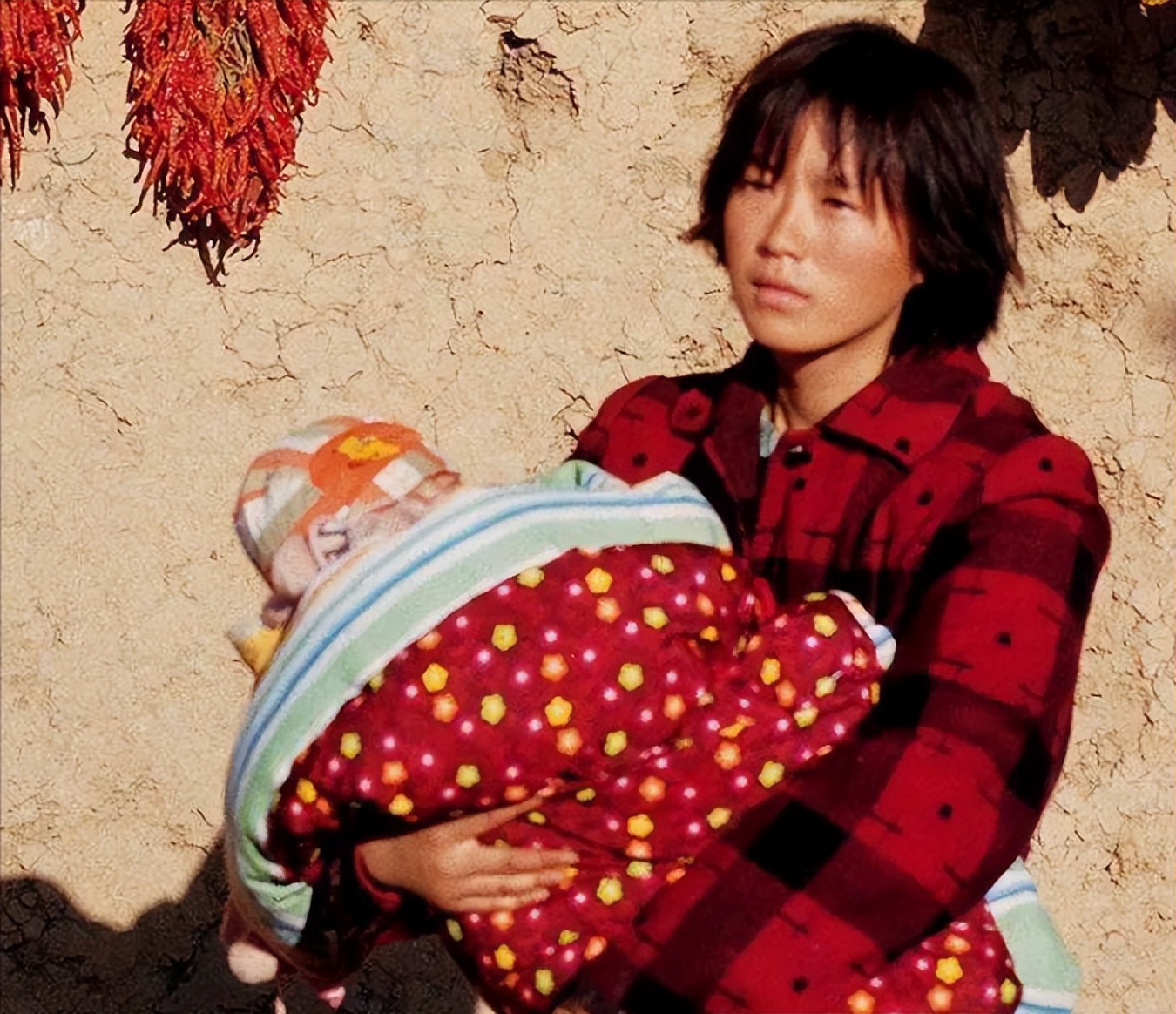 广西兄弟建“独孤屋”，因贫穷娶不起媳妇，囚禁两名少女疯狂产子