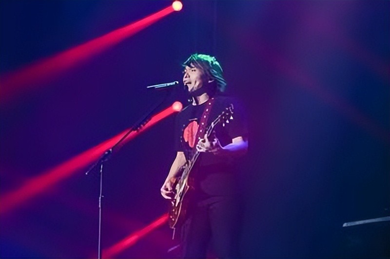 “摇滚皇帝”伍佰，让刘德华狂赚两个亿，大半个乐坛都在向他邀歌