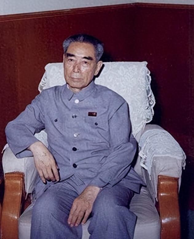 周总理逝世3小时后遗体被解剖，医生泪如雨下：总理该有多痛啊！