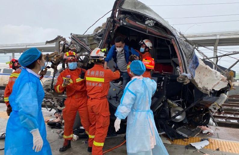 动车脱轨事件2019年完整版,浙江动车脱轨事件直播画面