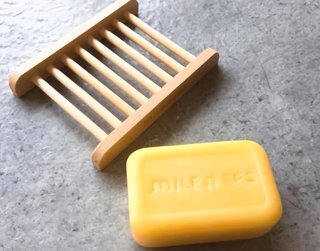 一女子坚持上海药皂洗头半年,一女子坚持硫磺皂洗头半年生发