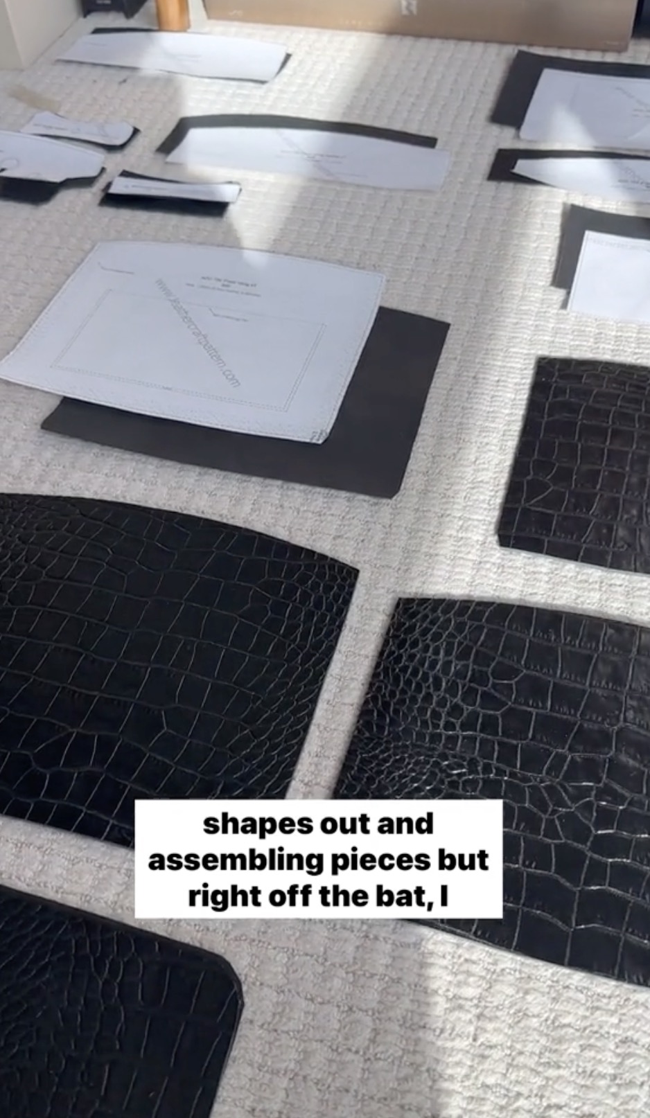 小哥做手工给女朋友送礼物,亚裔小哥自制asmr