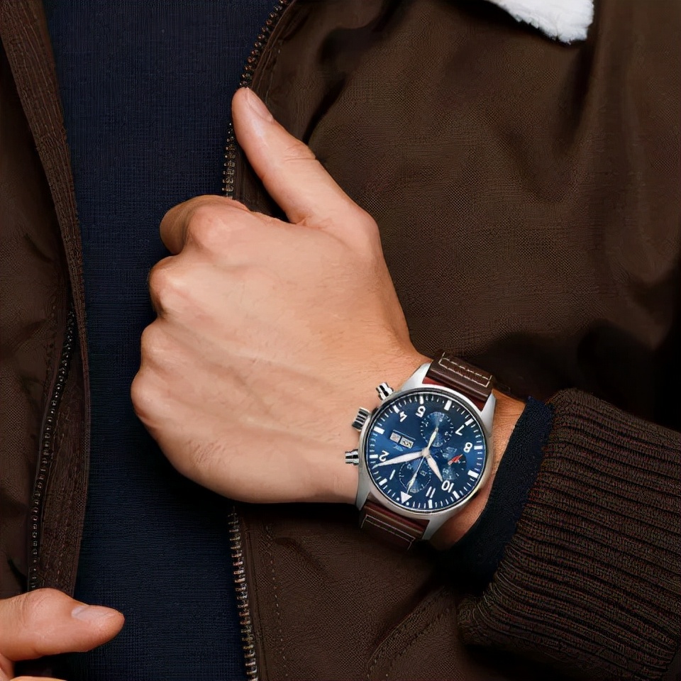 同价位选欧米茄还是百年灵,百年灵和欧米茄哪一个段位高