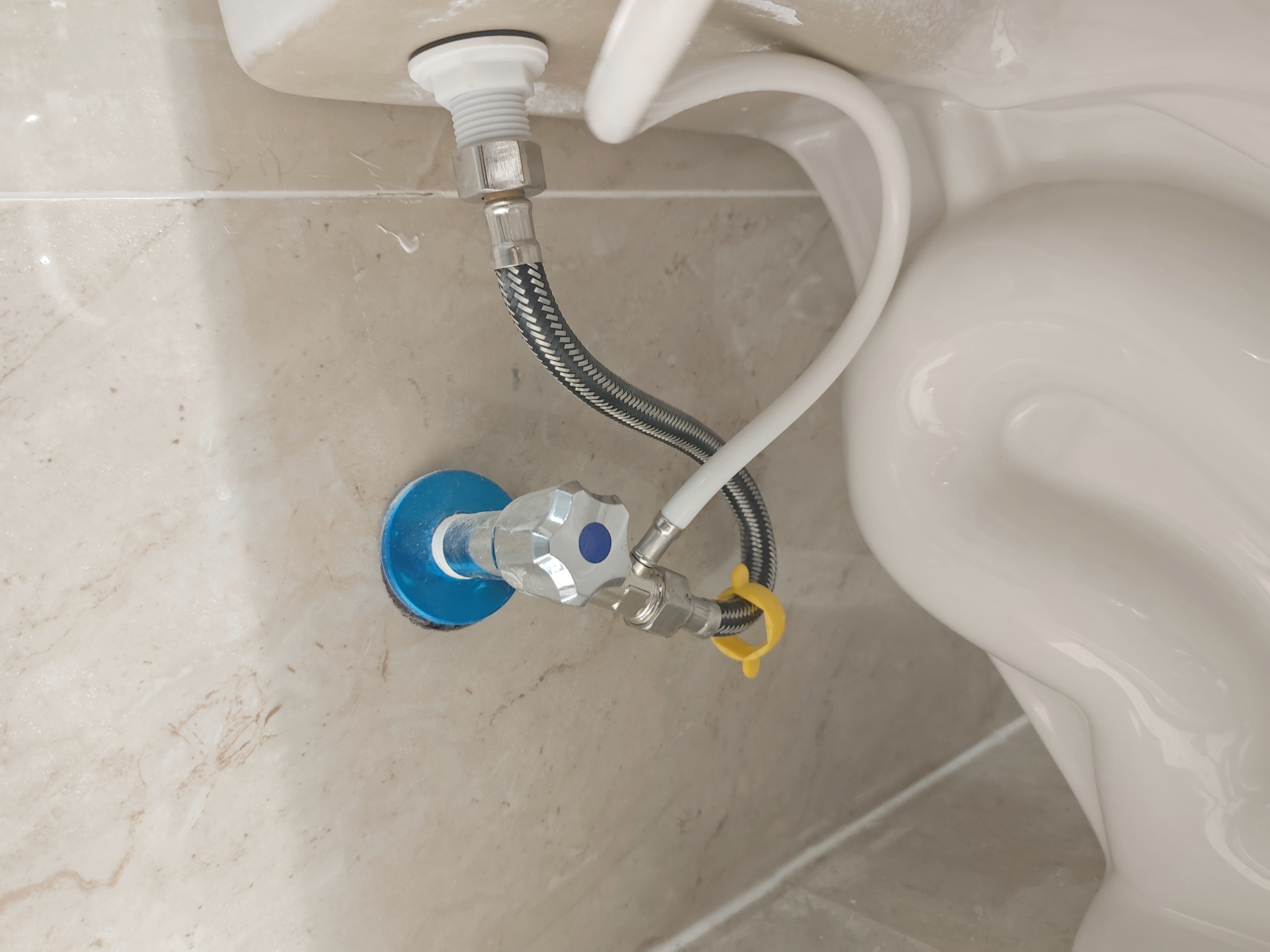 马桶一直流水找物业维修吗,马桶排污口坏是物业维修吗