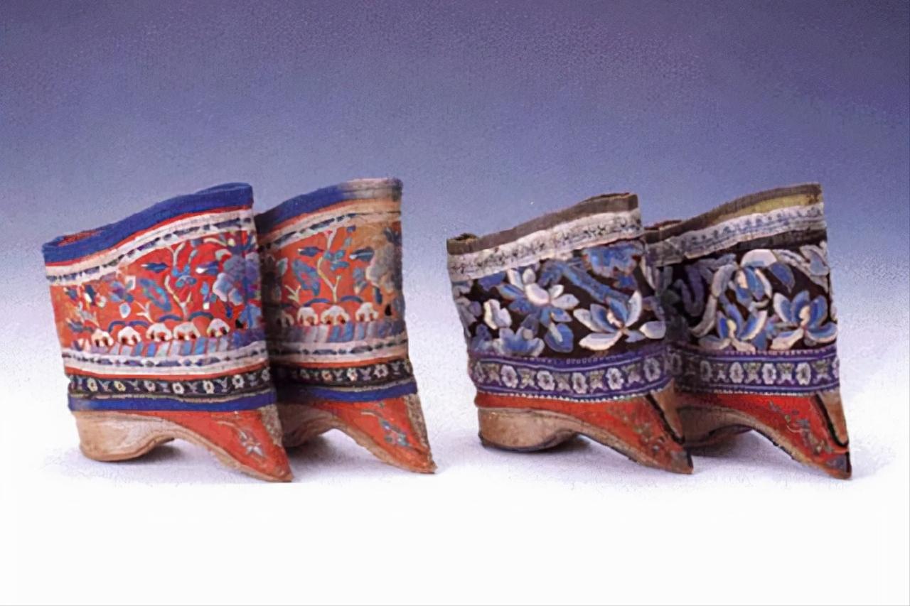 畸形审美带给女性的是什么,畸形审美对女性的影响